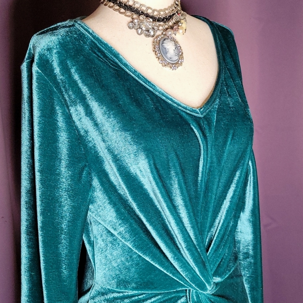 Long Sleeve Velvet Feeling V-neck Midi Dress - Picture 5 of 8